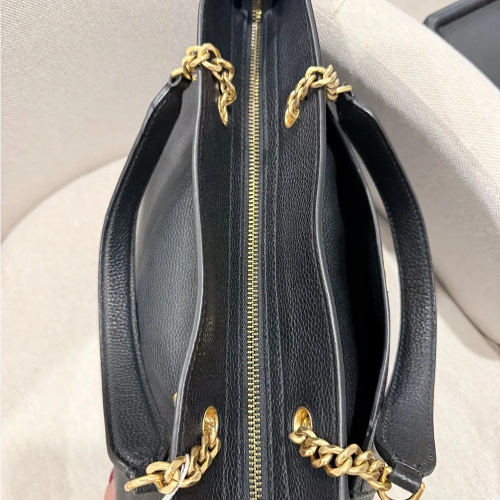 Tory Burch Black Leather Shoulder Bag with Gold Accents - Picture 8 of 9